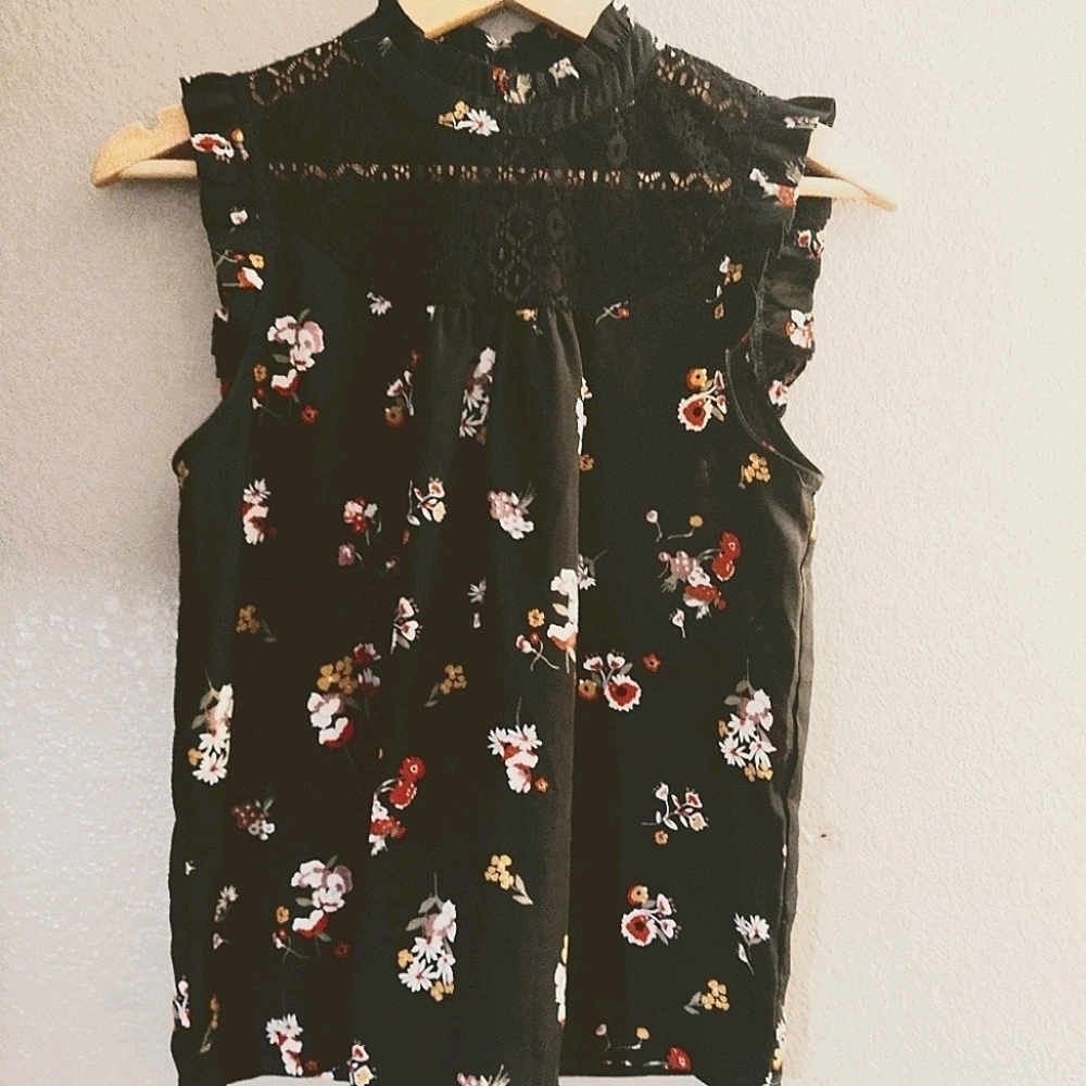 Lily White sleeveless blouse